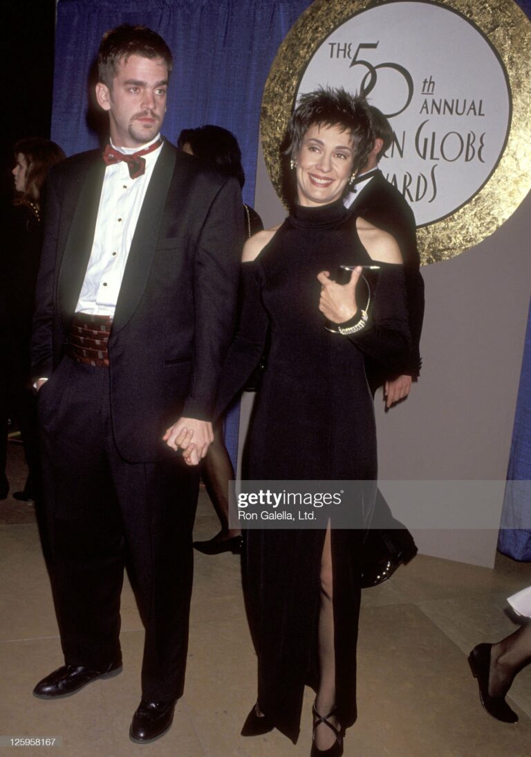 Mae Akins Roth The Untold Truth About Laurie Metcalf's Daughter