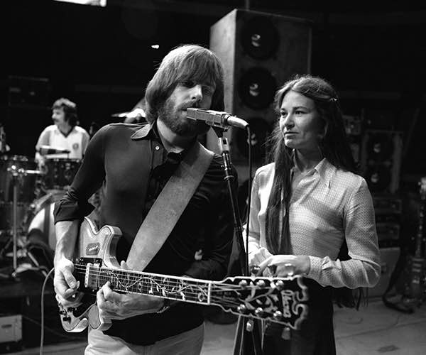 Emotional Tribute: Bob Weir Pays Tribute to Donna Jean Godchaux